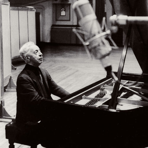 Arthur Rubinstein playing Piano